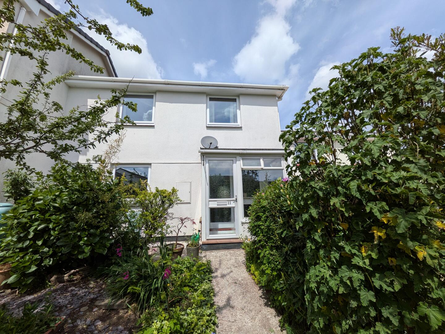 3 bed property in Halwyn Place, Truro